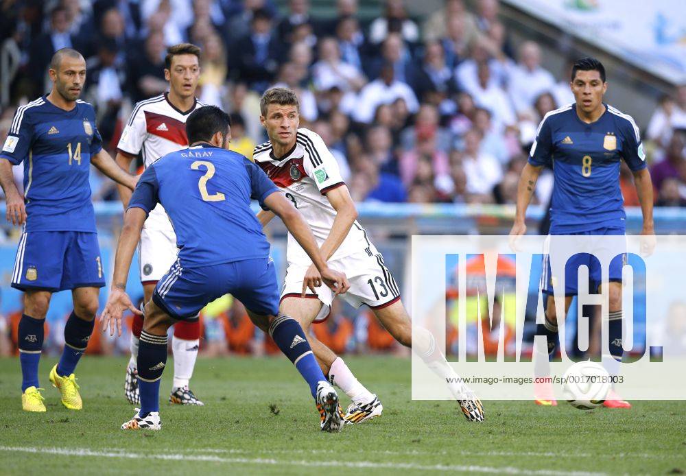MUELLER Thomas Team Deutschland mit GARAY FIFA Fussball Weltmeisterschaften 2014 Finale Spiel Deutschland gegen Argentinien am 13.Juli 2014 in Rio de Janeiro