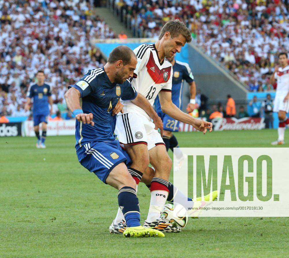 Rio de Janeiro, FIFA, Fussball Männer, Fussball Weltmeisterschaften 2014, FIFA world cup 2014 ,Final, Finale, Deutschland vs Argentinien , Germany vs Argentina 13.07.2014, Estadio Maracana, Rio de Janeiro, Pablo Zabaleta, Argentinien, Thomas Müller,
