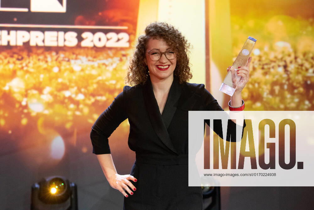 Prize winner Janine DAUTERICH Red carpet, Red Carpet Show, Arrival, Arrival, German Television Award, The Night of the Creatives The German Television Award 2022, German Television Award 2022 in Cologne, on 13 09 2022
