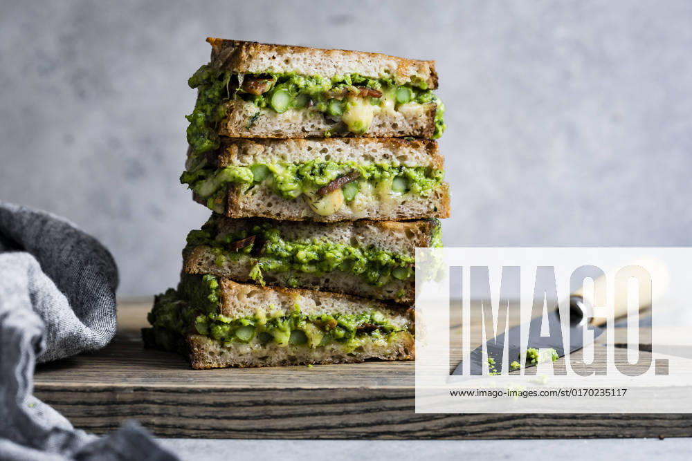 IMAGO Creative: Food, Spargel Pancetta and spring green grilled cheese toastie Pancetta and spring green grilled cheese toastie