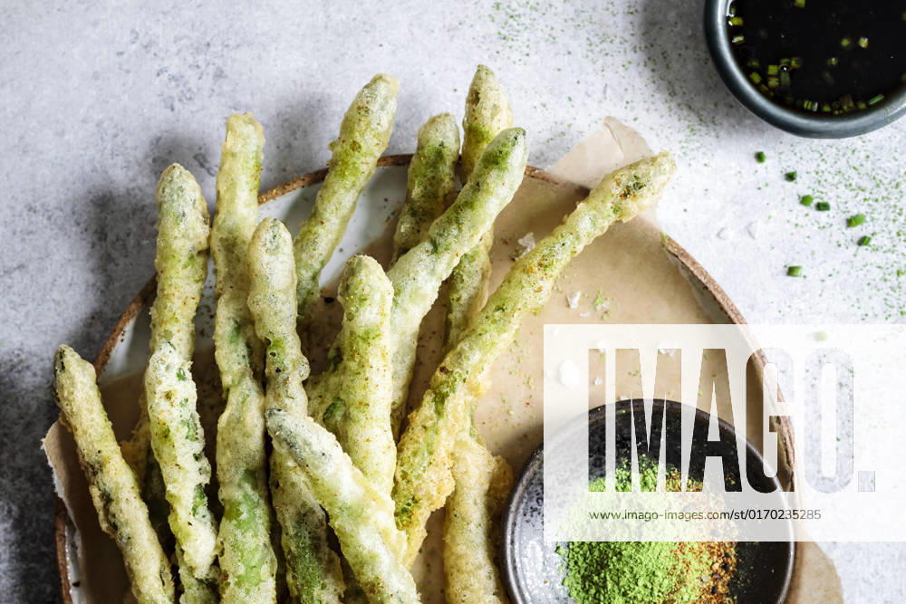 IMAGO Creative: Food, Spargel Gluten-Free Tempura Asparagus with Matcha Salt Gluten-Free Tempura Asparagus with Matcha Salt
