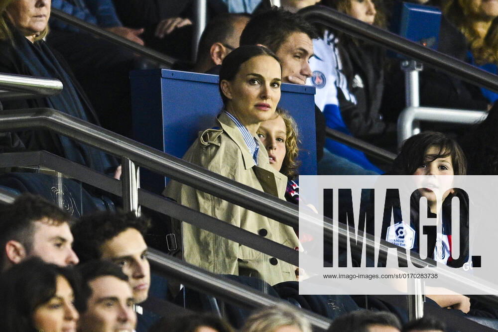 Natalie Portman CELEBRITES : PSG vs Nice - Ligue1 Uber Eats - 01 10 2002 JBAutissier Panoramic