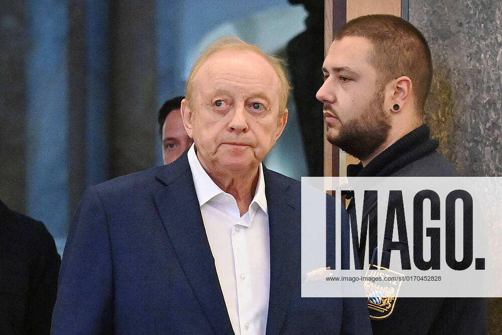 Alfons SCHUHBECK enters the courtroom Trial start in the criminal proceedings against Alfons SCHUHBECK for tax evasion ÒgingerÓ before the Higher Regional Court Munich OLG II on 05 10 2022
