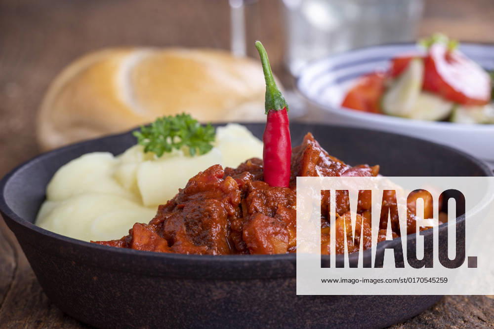Goulash in a Pan at dark Wood 1035310047