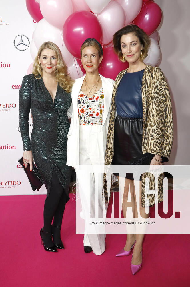 Sandra Quadflieg, Wolke Hegenbarth and Julia Stinshoff at the 11 presentation of the EMOTION Award 2022 at the Curio Haus Hamburg, 05 10 2022 Foto:xC.xTamckex xFuturexImage