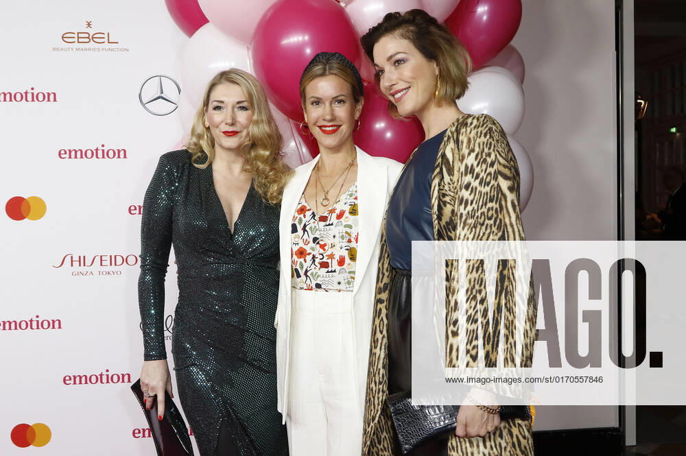 Sandra Quadflieg, Wolke Hegenbarth and Julia Stinshoff at the 11 presentation of the EMOTION Award 2022 at the Curio Haus Hamburg, 05 10 2022 Foto:xC.xTamckex xFuturexImage