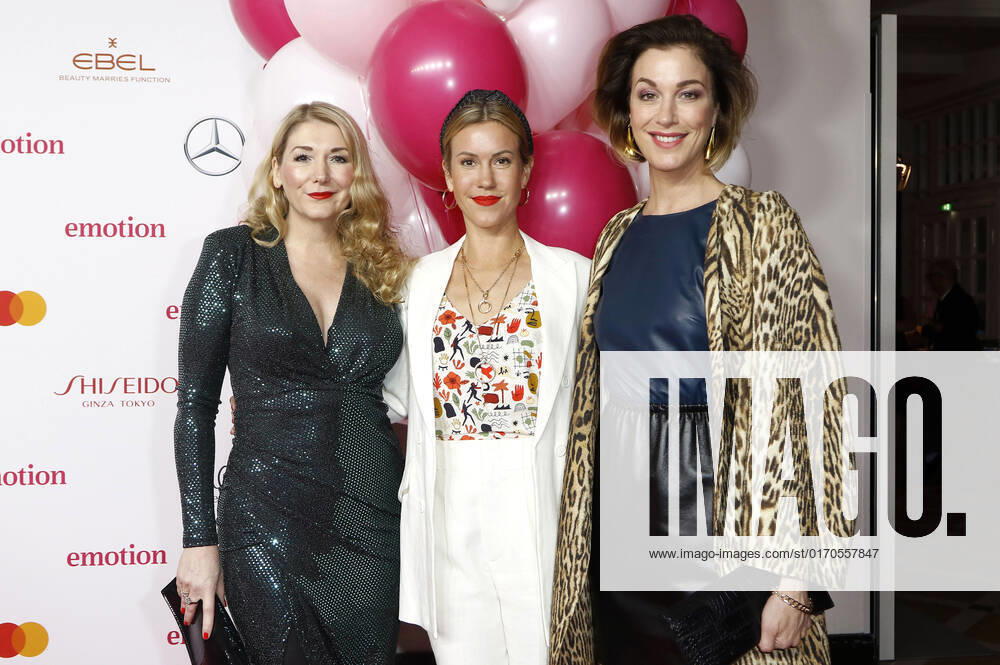 Sandra Quadflieg, Wolke Hegenbarth and Julia Stinshoff at the 11 presentation of the EMOTION Award 2022 at the Curio Haus Hamburg, 05 10 2022 Foto:xC.xTamckex xFuturexImage