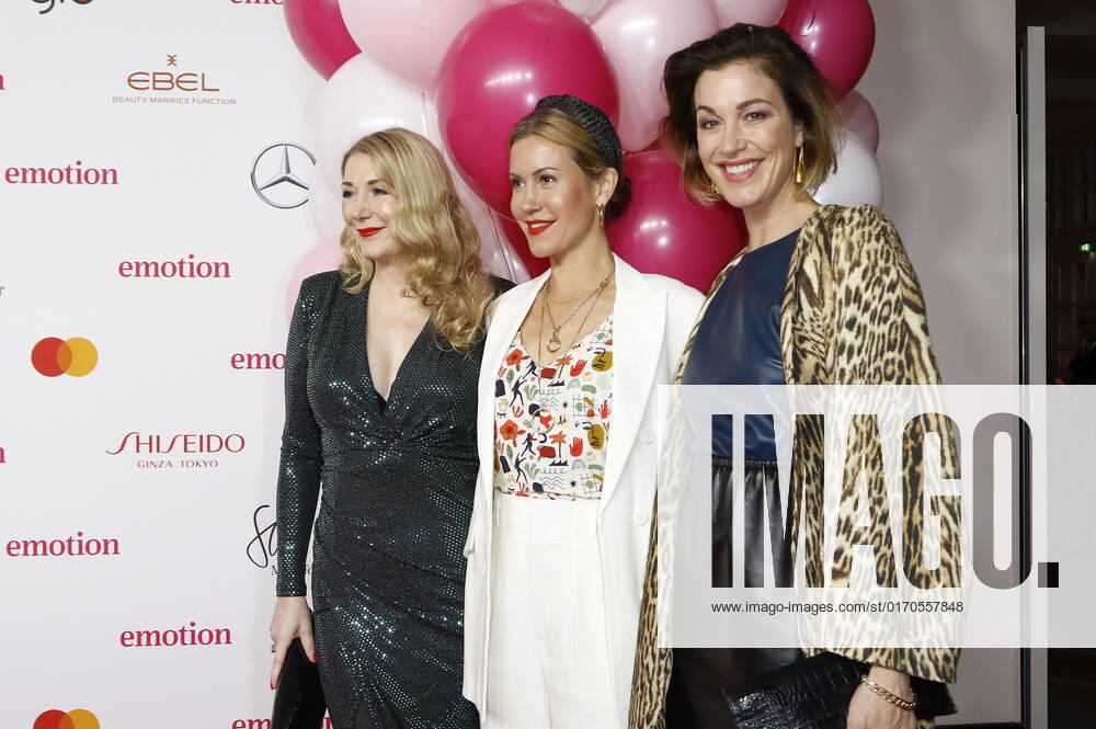 Sandra Quadflieg, Wolke Hegenbarth and Julia Stinshoff at the 11 presentation of the EMOTION Award 2022 at the Curio Haus Hamburg, 05 10 2022 Foto:xC.xTamckex xFuturexImage