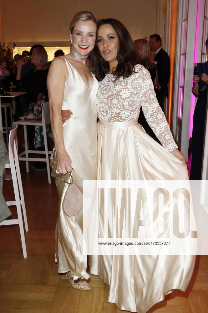 Kim Sarah Brandts and Nandini Mitra at the 11 EMOTION Award 2022 ceremony at Curio Haus Hamburg, 05 10 2022. Foto:xC.xTamckex xFuturexImage