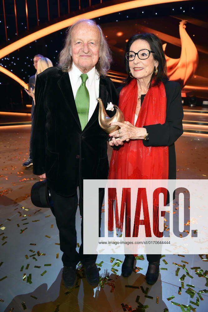 Nana Mouskouri with husband Andre Chapelle at the GOLDENE HENNE 2022 in the Media City in Leipzig on 07 10 2022 Aftershowparty