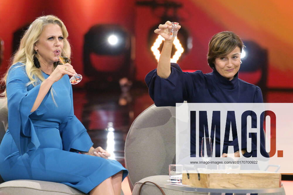 Barbara Schöneberger and Sandra Maischberger in the ARD entertainment show Verstehen Sie Spass live in Studio H in Berlin Adlershof Berlin, 08 10 2022 Foto:xF.xFuturexImage