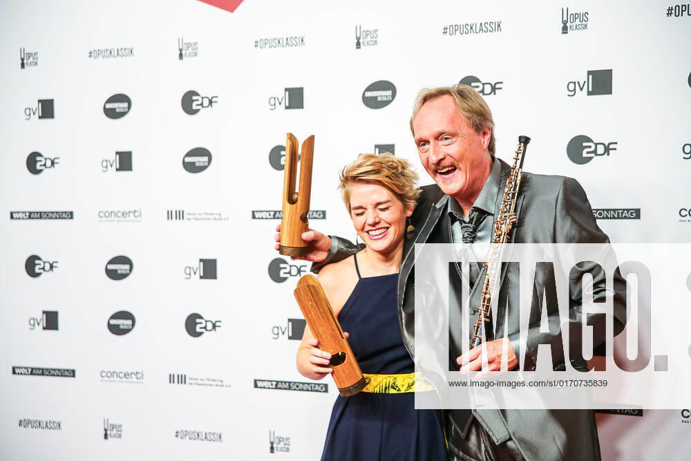 Magdalena Hoffmann and Albrecht Mayer at the OPUS Klassik Award 2022 ceremony in the Konzerthaus Berlin am Gendarmenmarkt OPUS Klassik 2022