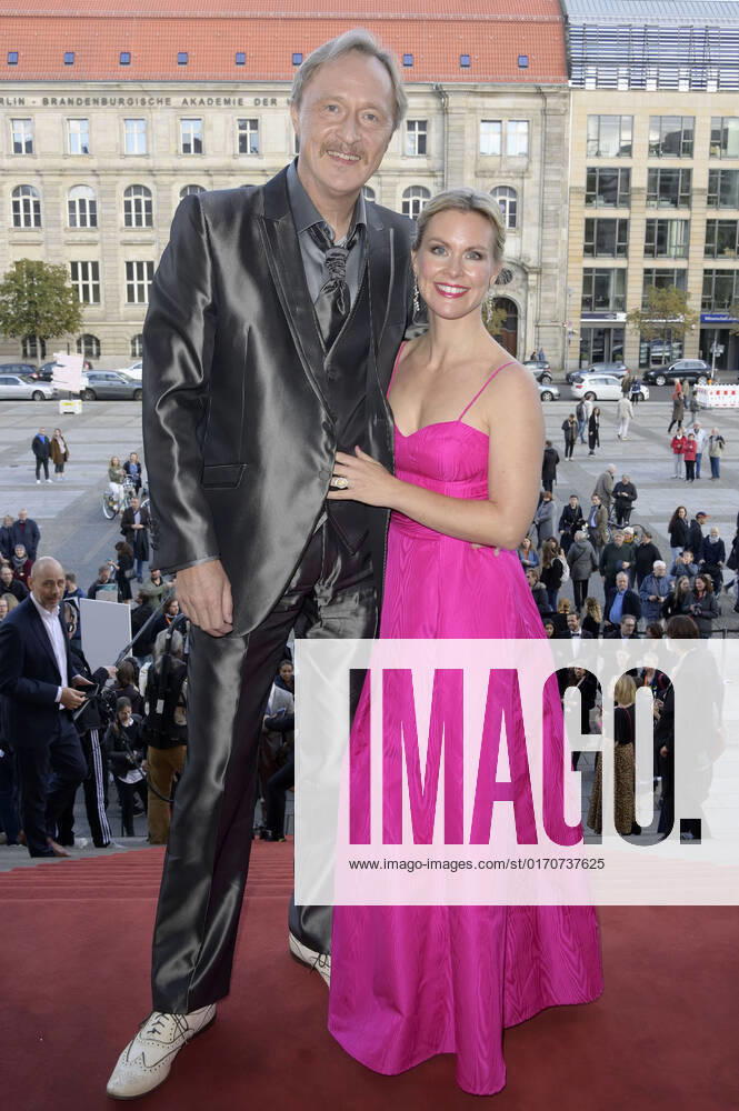 Albrecht Mayer with wife Alexandra Mayer at the award ceremony of the Opus Klassik 2022 at the Konzerthaus am Gendarmenmarkt Berlin, 09 10 2022 Foto:xF.xFuturexImage