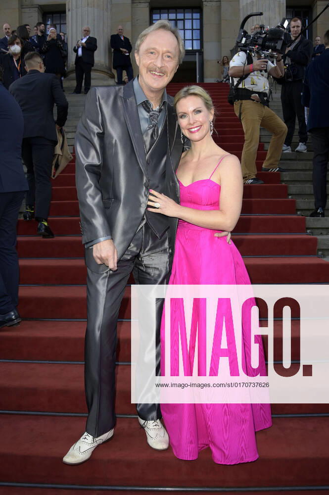 Albrecht Mayer with wife Alexandra Mayer at the award ceremony of the Opus Klassik 2022 at the Konzerthaus am Gendarmenmarkt Berlin, 09 10 2022 Foto:xF.xFuturexImage