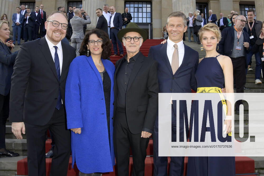 Clemens Trautmann, Kleopatra Sofroniou, Ludovico Einaudi, Frank Briegmann and Magdalena Hoffmann at the Opus Klassik 2022 award ceremony at the Konzerthaus am Gendarmenmarkt Berlin, 09 10 2022 Foto:xF.xFuturexImage