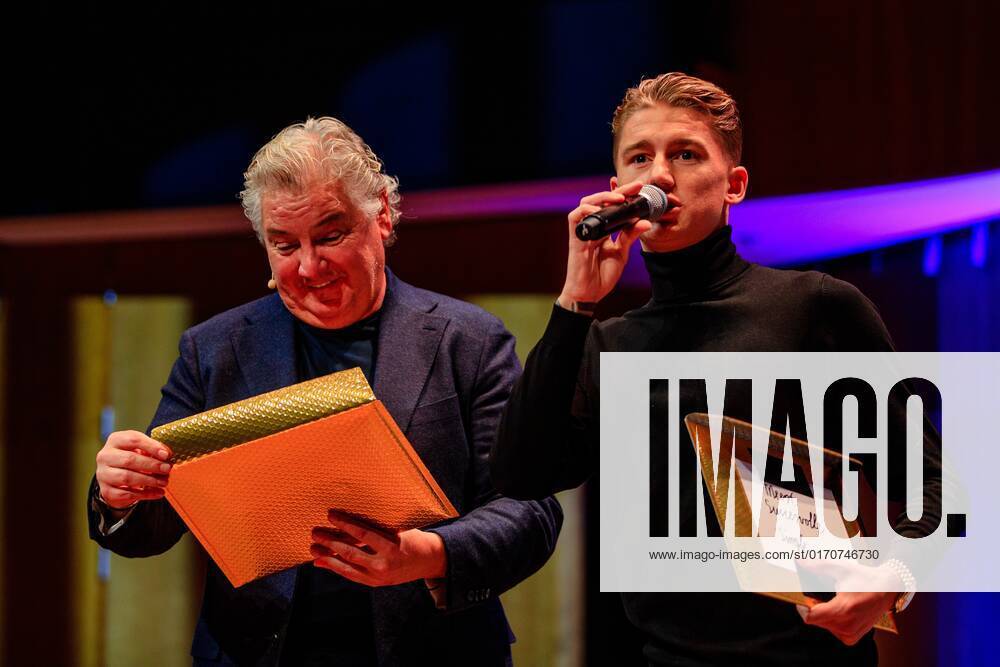 2022 10 10 14 22 22 UTRECHT Singer Rene Froger receives the Buma NL Award in the category Most Successful Single from Mart Hoogkamer in TivoliVredenburg ANP LEVIN DEN BOER netherlands out belgium out