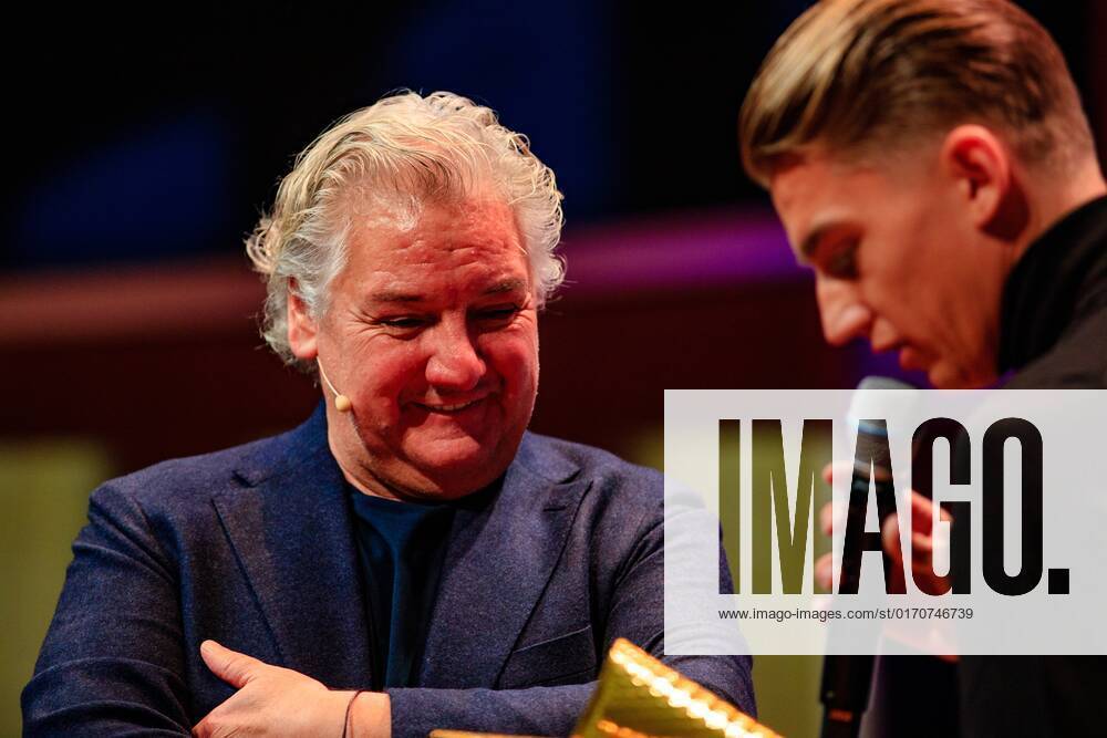 2022 10 10 14 22 00 UTRECHT Singer Rene Froger receives the Buma NL Award in the category Most Successful Single from Mart Hoogkamer in TivoliVredenburg ANP LEVIN DEN BOER netherlands out belgium out
