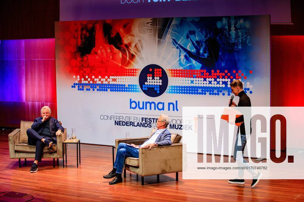 2022 10 10 14 21 22 UTRECHT Singer Rene Froger receives the Buma NL Award in the category Most Successful Single from Mart Hoogkamer in TivoliVredenburg ANP LEVIN DEN BOER netherlands out belgium out