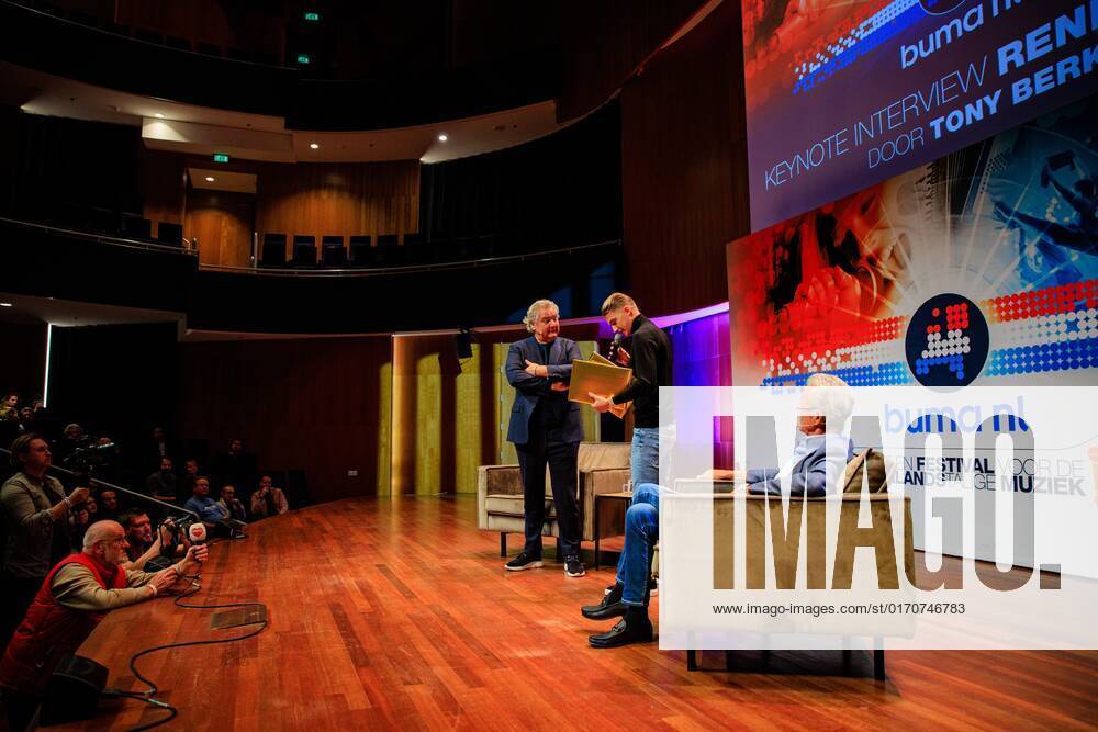 2022 10 10 14 21 57 UTRECHT Singer Rene Froger receives the Buma NL Award in the category Most Successful Single from Mart Hoogkamer in TivoliVredenburg ANP LEVIN DEN BOER netherlands out belgium out