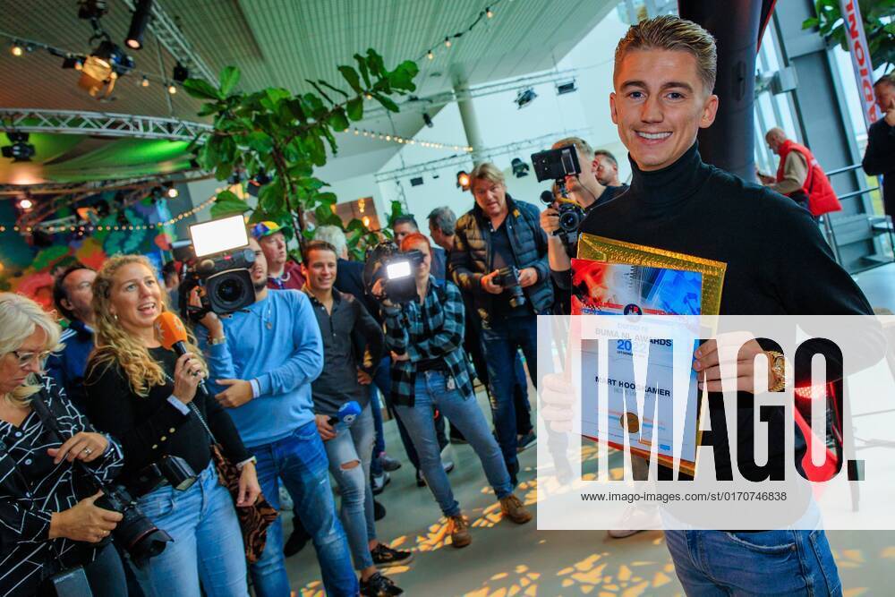 2022 10 10 15 16 02 UTRECHT Singer Mart Hoogkamer receives the Buma NL Award in the category Best Live Act in TivoliVredenburg ANP LEVIN DEN BOER netherlands out belgium out