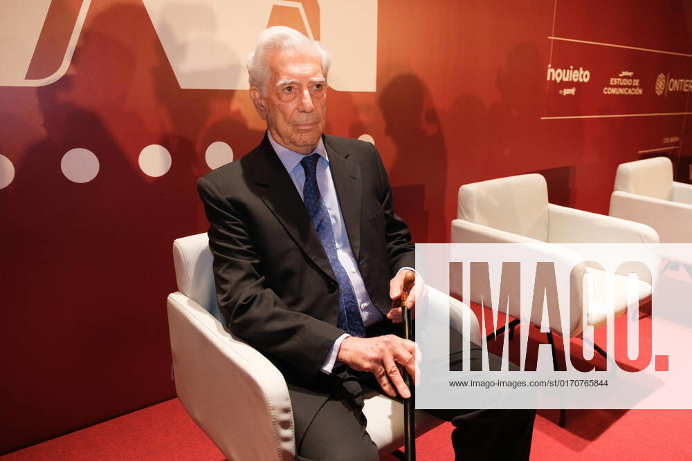 Author Mario Vargas Llosa attends the Madrileno del Ano 2022 awards at the Royal Theater in Madrid. Madrid Spain - ZUMAs197 20221010_zaa_s197_407
