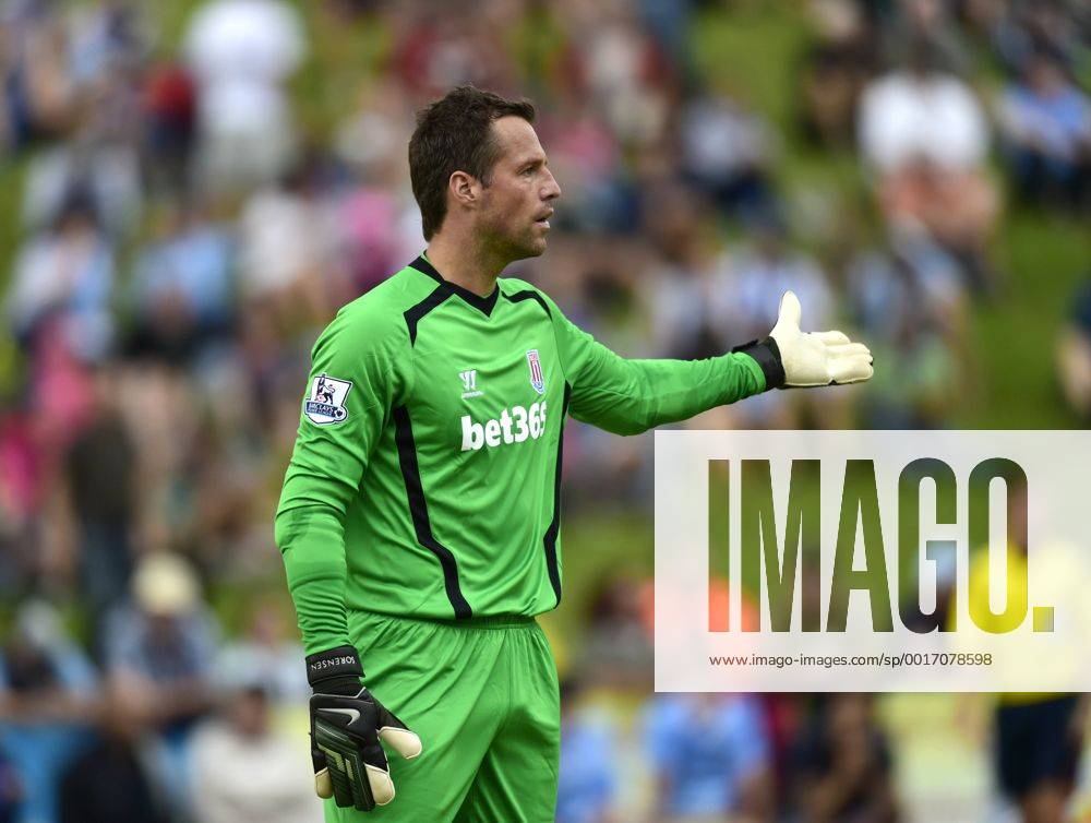 Fussball TSV 1860 n - Stoke City, in Reit im Winkl. Thomas Sörensen (Stoke City) gestikuliert.
