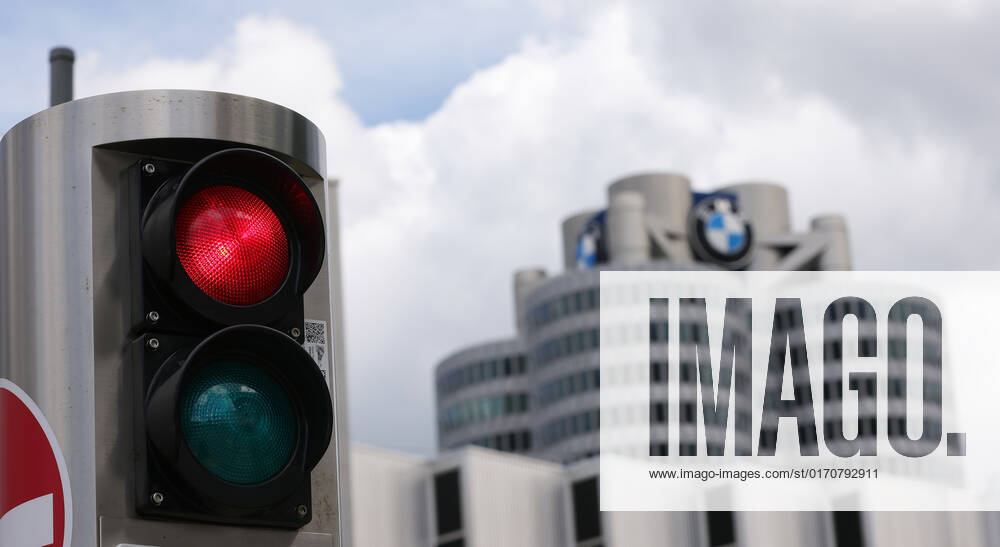 Germany, Bavaria, Munich, bmw, automobiles, car manufacturer, BMW four cylinder, BMW Skyscraper, BMW Tower, head office, before that red traffic light Munich Germany