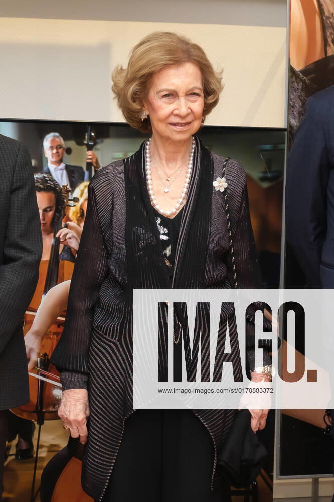 Queen Sofia attends the presentation of the XXXIX Queen Sofia Award for Musical Composition to Nuria Nunez for her work Enjambres at the Teatro Monumental in Madrid. Madrid Spain - ZUMAs197 20221013_zaa_s197_124
