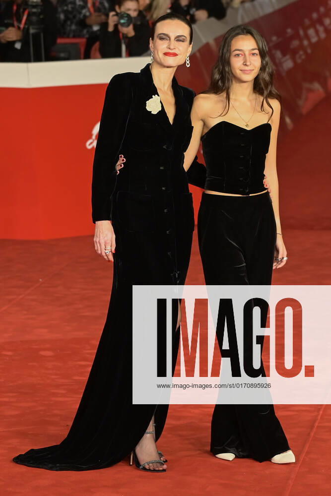 Kasia Smutniak with daughter Sophie Taricone at the festival opening with the premiere of the feature film Il colibri at the 17 International Film Festival of Rome Festa del Cinema di Roma 2022 at the Auditorium Parco della Musica Rome, 13 10 2022 Foto:xA.xM.xTinghinox xFuturexImage