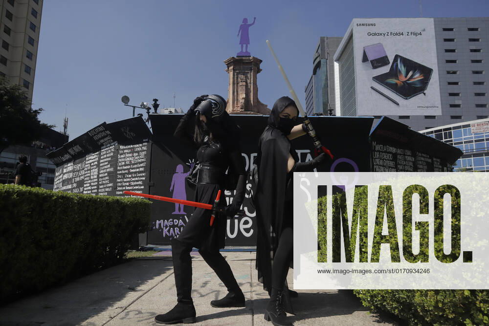 501st Legion Mexican Garrison Star Wars Parade, Mexico City Two women dressed as Kylo Ren, an antagonistic character from Star Wars, pose in front of a fence in the Glorieta De las Mujeres que Luchar while accompanying members of the 501st Legion Mexican Garrison Star Wars, who marched from the Angel of Independence to the Monument of the Revolution in Mexico City, after this parade scheduled two years ago was suspended due to the health emergency due to COVID-19 in Mexico. Training Day is an annual parade that takes place in different parts of the Mexican Republic. In this 2022 it is the first time that it is carried out in one of the main avenues of Mexico City. Mexico City Mexico City Mexico