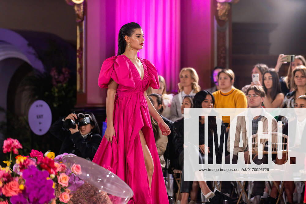 A model wearing an outfit by designer Aje walks the runway during the closing night runway of Melbourne Fashion Week. Sunday saw the closing night runway of Melbourne Fashion Week with a glamorous setting under the impressive, grand dome at 333 Collins, the granite columns, decorative arches and elaborate wrought iron features were the backdrop for a showcase of high-end Australian fashion, Melbourne Australia. Melbourne Australia - ZUMAs197 20221016_zaa_s197_543