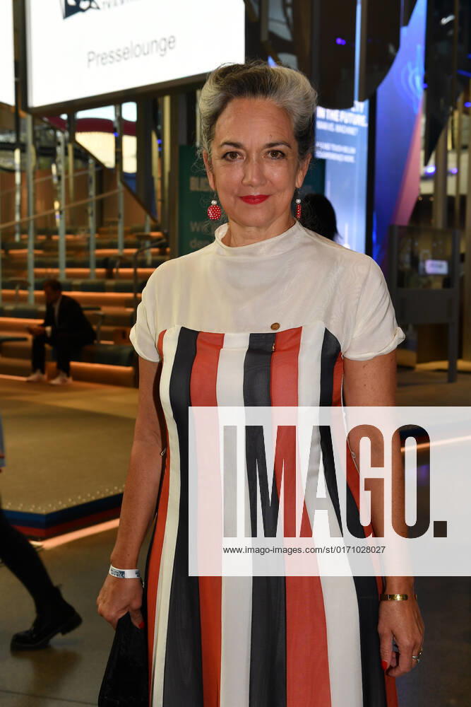 Irina Wanka award ceremony Blue Panther TV Streaming Award 2022 honor, award, prize BMW World Munich 19 October 2022