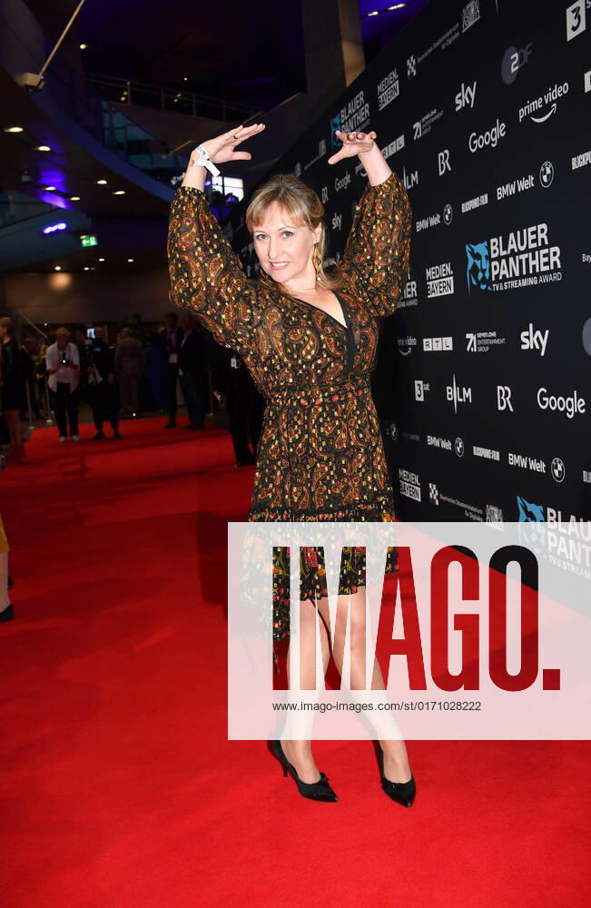 Gabrielle Odinis Award Blue Panther TV Streaming Award 2022 honor, award, prize BMW Welt Munich 19 October 2022