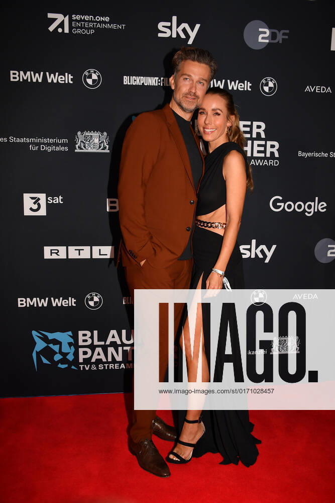 Wayne Carpendale with wife Annemarie Carpendale award ceremony Blue Panther TV Streaming Award 2022 honor, award, prize BMW World Munich 19 October 2022
