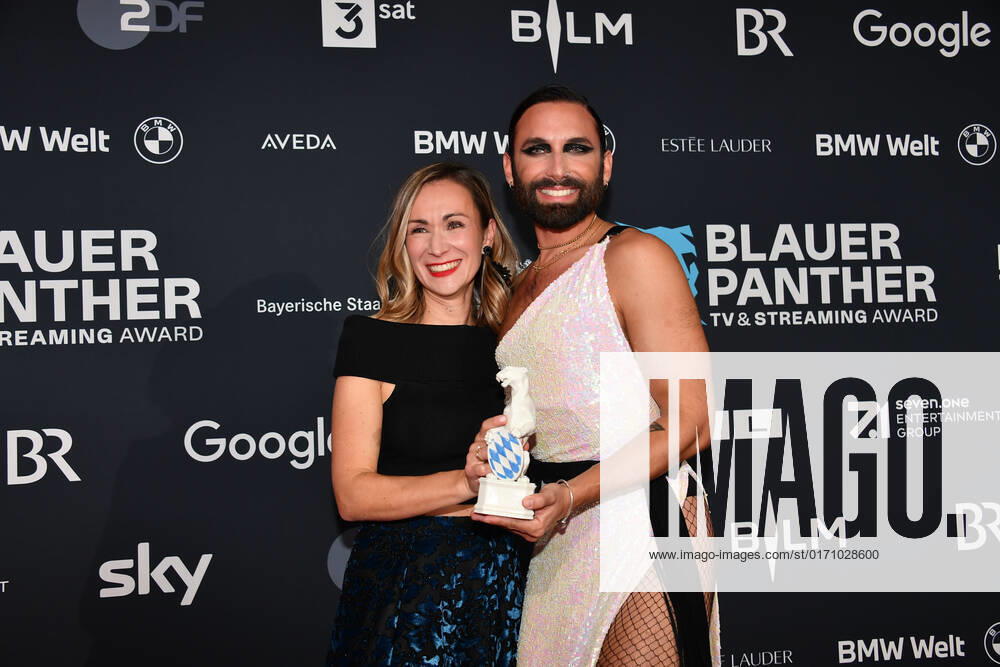 Anna Lena Zwez and Conchita Wurst award ceremony Blue Panther TV Streaming Award 2022 honor, award, prize BMW World Munich 19 October 2022