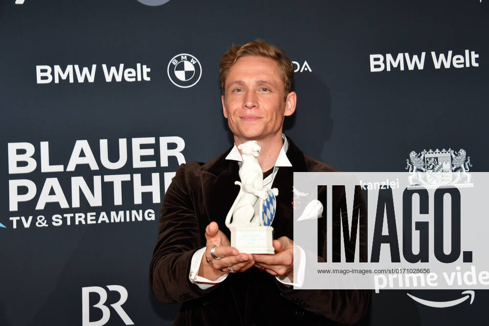 Matthias Schweighöfer award ceremony Blue Panther TV Streaming Award 2022 honor, award, prize BMW World Munich 19 October 2022