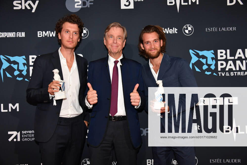 Claus Kleber with Benji Bergmann and Jono Bergmann Blue Panther TV Streaming Award 2022 Honoring, Award, Prize BMW World Munich 19 October 2022
