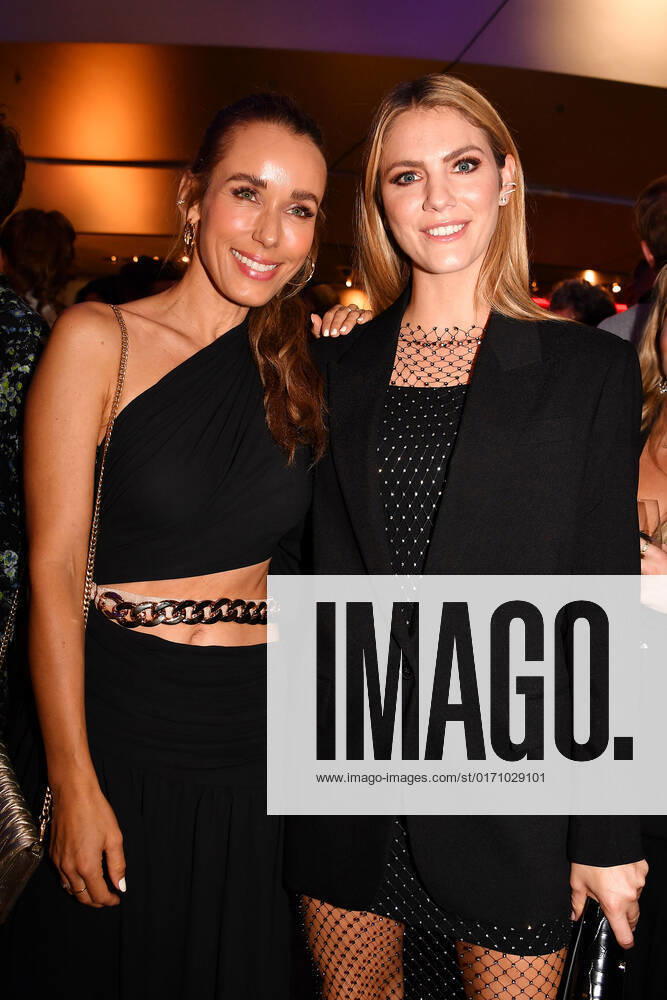 Annamarie Carpendale and Viviane Geppert at the Blue Panther TV Streaming Award 2022 ceremony formerly Bavarian Television Award on 19 10 2022 in Munich Blue Panther TV Streaming Award 2022 ceremony in Munich
