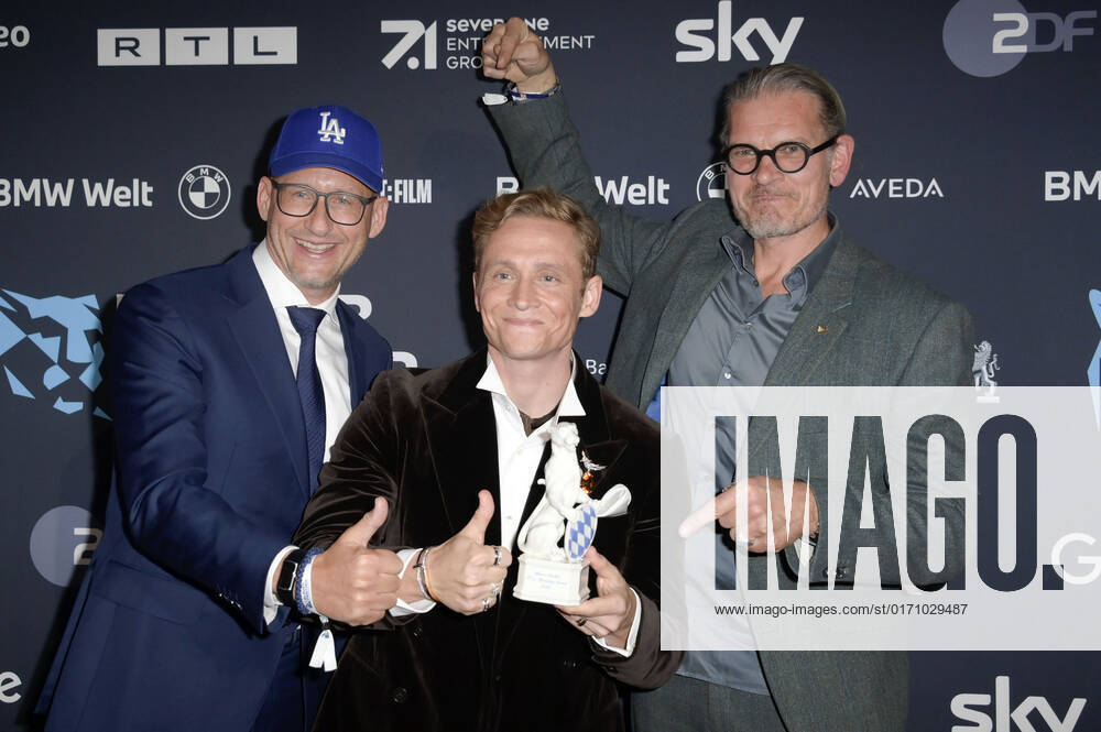 Frank Kusche, Matthias Schweighöfer and Götz Otto at the presentation of the Blue Panther TV Streaming Award 2022 at BMW Welt Munich, 19 10 2022 Foto:xF.xFuturexImage