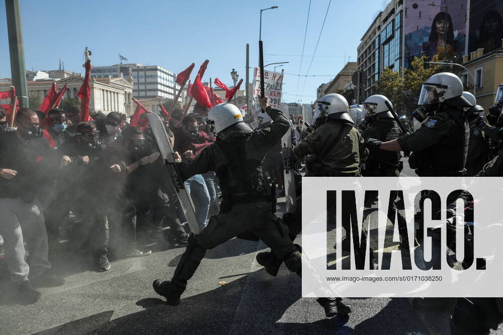 Students clash with riot police during a protest in Athens, Greece, 20 October 2022. Students protested against a new university security law that allows police presence on campuses. Athens Greece - ZUMAe114 20221020_zaa_e114_005