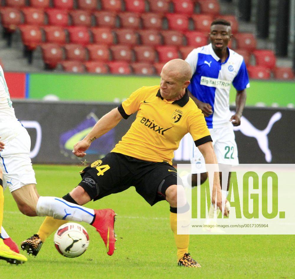 Zürich Fussball Herren Champions League-Qualifikation Saison 2014 2015 Stadion Letzigrund Grasshopper Club Zürich - OSC Lille Bild zeigt Florent Balmont (Lille) (GC ) Einzelbild Aktion Foto