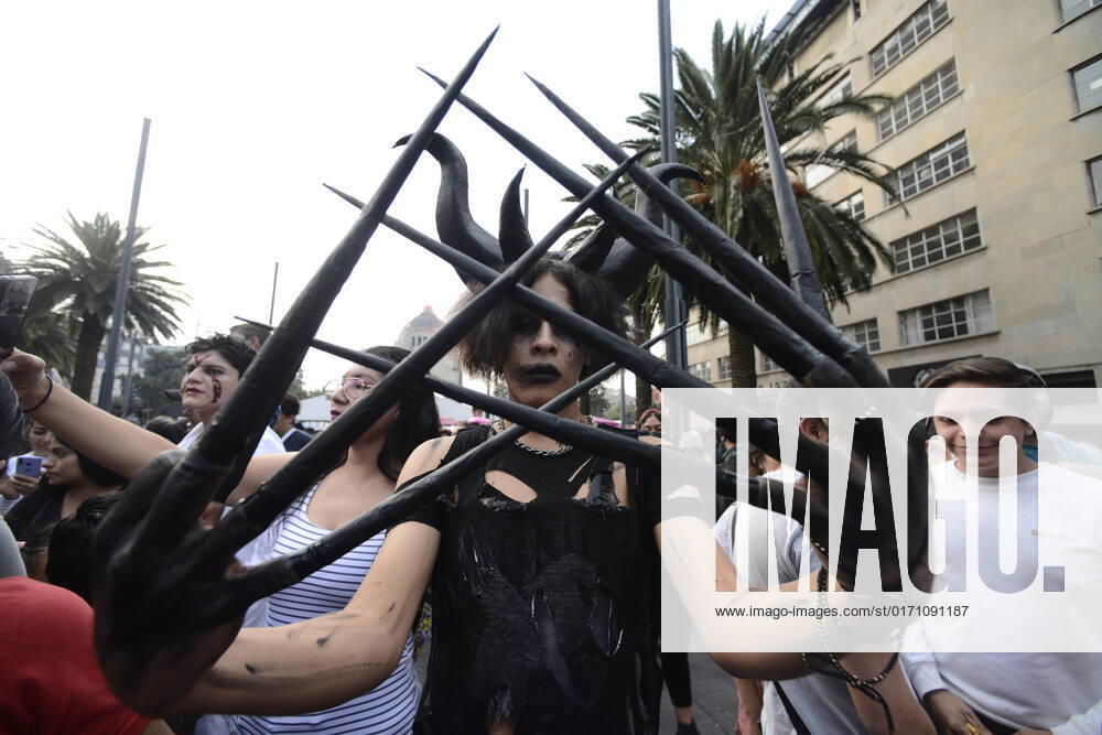15th Annual Zombie Walk in Mexico October 22, Mexico City, Mexico: A participant walks during the 15th anniversary march of the annual Zombie Walk at Revolution Monumento. on October 22, 2022 in Mexico City, Mexico. (Photo by Carlos Tischler Eyepix Group)
