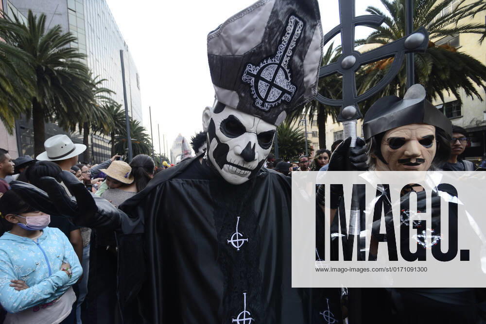 October 22, Mexico City, Mexico: A participant walks during the 15th anniversary march of the annual Zombie Walk at Revolution Monumento. on October 22, 2022 in Mexico City, Mexico. Mexico City Mexico - ZUMAe321 20221022_zia_e321_045