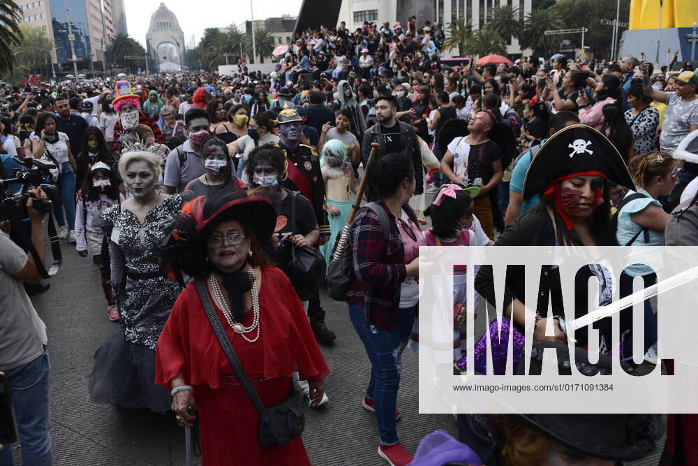 October 22, Mexico City, Mexico: A participant walks during the 15th anniversary march of the annual Zombie Walk at Revolution Monumento. on October 22, 2022 in Mexico City, Mexico. Mexico City Mexico - ZUMAe321 20221022_zia_e321_020