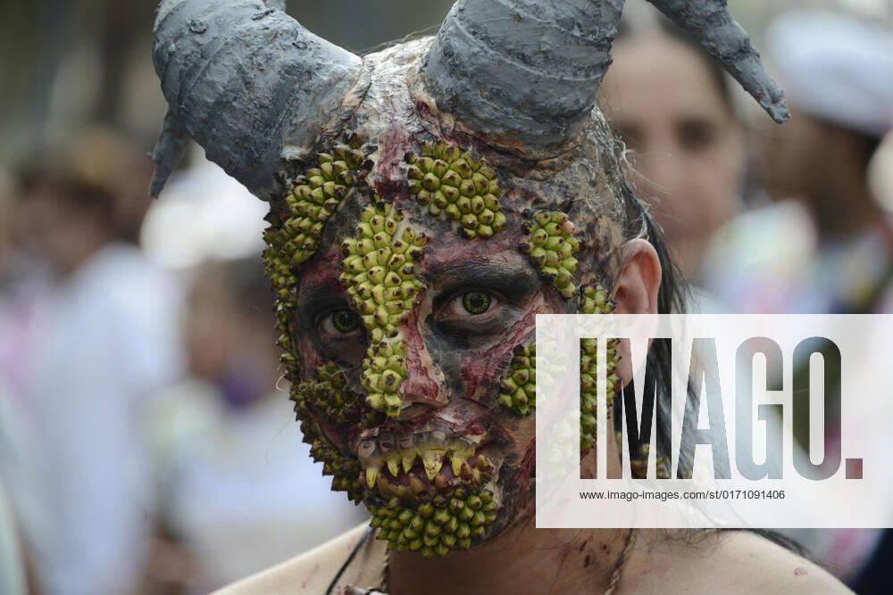 October 22, Mexico City, Mexico: A participant walks during the 15th anniversary march of the annual Zombie Walk at Revolution Monumento. on October 22, 2022 in Mexico City, Mexico. Mexico City Mexico - ZUMAe321 20221022_zia_e321_009