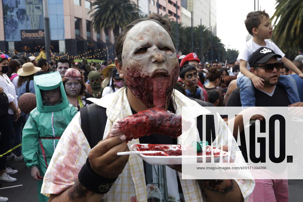 Thousands of undead participated in the Zombie March, from the Monument to the Revolution to the Zocalo in Mexico City. on October 22, 2022 in Mexico City, Mexico Mexico City Mexico - ZUMAe321 20221022_zia_e321_098