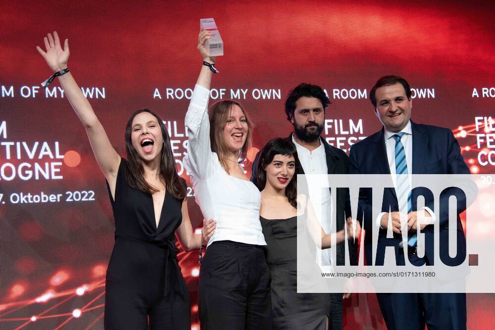 From left actress Taki MUMLADZE, producer Eva BLONDIAU, actress Mariam KHUNLADZE and producer Elmar IMANOV receive the Film Award NRW for their film A ROOM OF MY OWN, right laudator Nathanael LIMINSKI, head of the State Chancellery NRW, Film Festival Cologne awards in Cologne