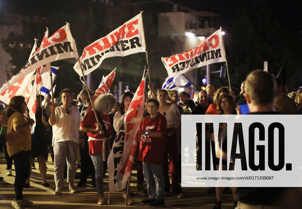Demonstrators gather to rally against former Israeli Prime Minister Benjamin Netanyahu Demonstrators gather to rally against former Israeli Prime Minister Benjamin Netanyahu who is running as the leader of the Likud party on October 29, 2022 in Tel Aviv, Israel. Israelis return to the polls on November 1 for a fifth general election in four years. Photo by Saeed Qaq apaimages Tel Aviv Tel Aviv Israel 301022_APA_SQ__00 (22)