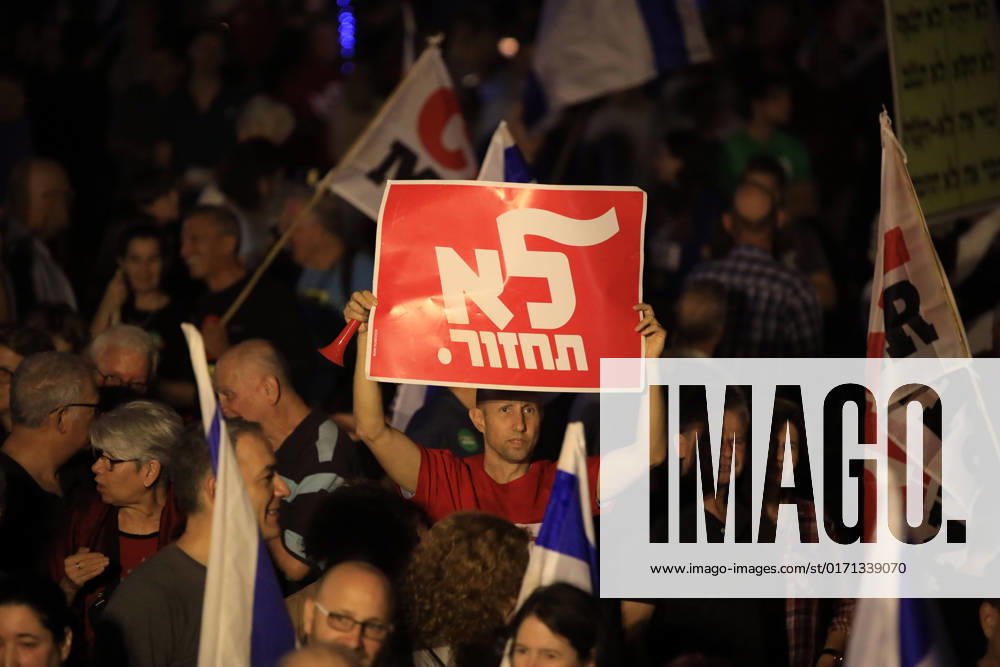 Demonstrators gather to rally against former Israeli Prime Minister Benjamin Netanyahu Demonstrators gather to rally against former Israeli Prime Minister Benjamin Netanyahu who is running as the leader of the Likud party on October 29, 2022 in Tel Aviv, Israel. Israelis return to the polls on November 1 for a fifth general election in four years. Photo by Saeed Qaq apaimages Tel Aviv Tel Aviv Israel 301022_APA_SQ__00 (3)