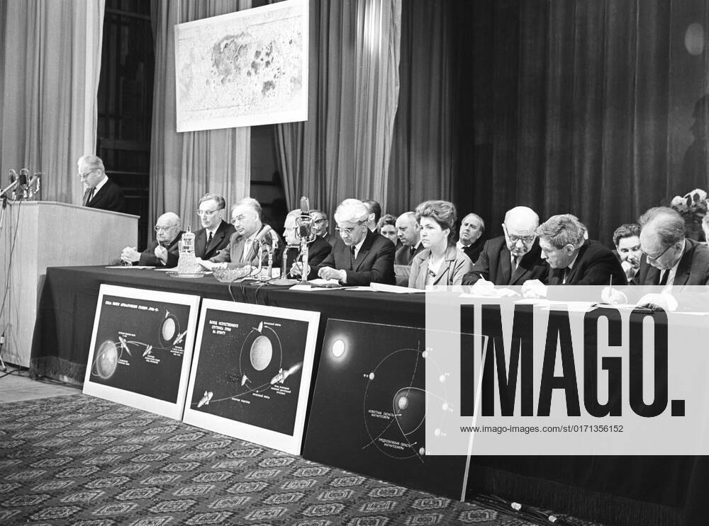 Launch of Luna-10 space probe 6056929 26.09.1966 News conference for Soviet and foreign journalists on the launch of the Luna-10 automatic space probe. Vladimir Akimov Moscow Russia